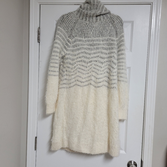 Anthroplogie Sleeping On Snow Shelvy Eyelash Sweater Dress. - Picture 5 of 10